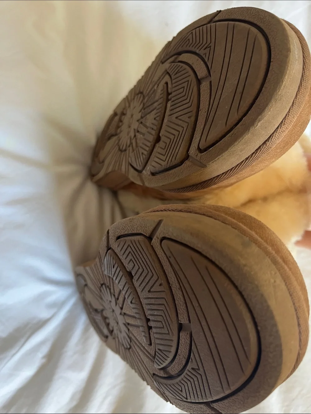 UGG Maylin chestnut suede and Sherling boots in excellent condition size 8